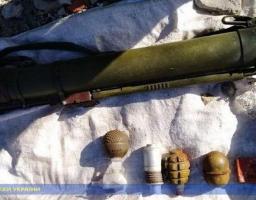 На Луганщині СБУ виявила два схрони зі зброєю, залишені бойовиками так званої «ЛНР»