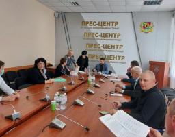 Влада і бджолярі разом розвиватимуть «медовий» бізнес на Луганщині – підписаний Меморандум про співпрацю