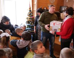 Юрій Гарбуз привітав з Днем Святого Миколая та новорічними святами вихованців дитячих будинків сімейного типу Станично-Луганського району