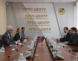 Сергій Гайдай обговорив з послом Королівства Норвегія гуманітарну ситуацію на Луганщині