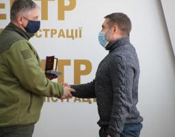 Медалями «За сприяння Збройним Силам України» було нагороджено Сергія Гайдая та луганських волонтерів