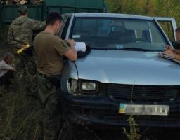 «Фантом» затримав нелегальних лiсорубiв