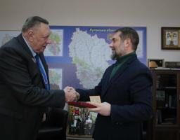 Очільник області вручив державну нагороду Почесному члену НОК України Миколі Кравченку