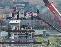 Єднаємо Луганщину: розпочався монтаж другої металоконструкції мосту в Станиці Луганській