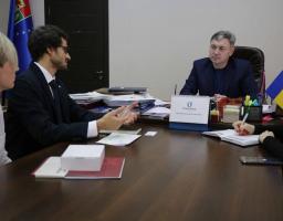 Юрій Гарбуз зустрівся з головою офісу Міжнародного Комітету Червоного Хреста в Сєвєродонецьку Лоренцо Редальє