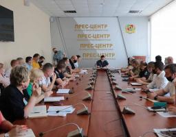 Сергій Гайдай доручив опрацювати можливість користуватися банкоматами та послугами ЦНАП якомога ближче до лінії розмежування