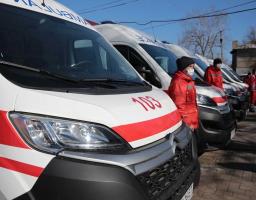 Сергій Гайдай передав ключі від шести «швидких», а незабаром ще 10 автомобілів надійдуть до Луганщини
