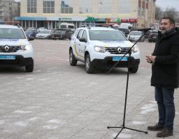 Поліцейські офіцери чотирьох громад Луганщини отримали ключі від нових позашляховиків