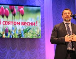 Сергій Гайдай привітав жінок з Міжнародним жіночим днем та пообіцяв навчити чоловіків романтиці