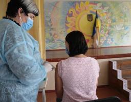 В області активно триває вакцинація освітян – від коронавірусу щеплено 65 % працівників освіти Сєвєродонецької громади