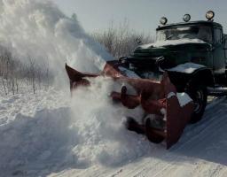 Проїзд дорогами Луганщини забезпечено – задіяні шнеко-роторні очищувачі снігу