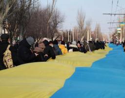 В День єднання на Луганщині розгорнули 200-метровий Прапор України