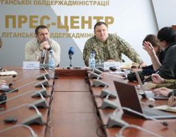 Через заблоковані бойовиками КПВВ жителі окупованих територій позбавлені можливості бачити позитивні зміни, що відбуваються в країні, читати та дивитись українські та європейські ЗМІ, – Сергій Гайдай на зустрічі з іноземними журналістами