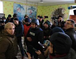 Увесь світ розуміє, що ескалація спровокована Російською Федерацією, яка тисне на українську владу та наших міжнародних партнерів, – Ірина Верещук оглянула дитячий садочок в Станиці Луганській, нещодавно обстріляний бойовиками 