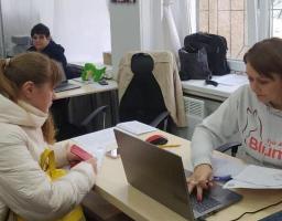 Дві сотні родин-ВПО з Луганщини, що мешкають на Івано-Франківщині, отримали речі для облаштування побуту 