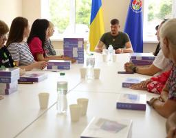 Бізнесмен з Луганщини передав 32 планшети відмінникам навчання