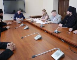 Від нашої мудрості залежить зцілення ран як на тілі, так і на душі Луганщини, – Юрій Гарбуз зустрівся з керівниками єпархіальних управлінь УПЦ