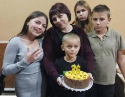 «Змушували говорити російською та погрожували забрати дітей», - історія багатодітної родини з Марківщини, яка жила в окупації