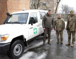 Для 95-ї бригади передали медичний автомобіль підвищеної прохідності, - Артем Лисогор