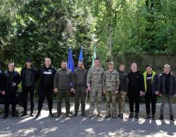 Вручили нагороди військовослужбовцям, які обороняли Луганщину. 