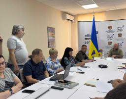 Збереження дистанційної освіти, житло для ВПО, програми підтримки переселенців з окупованих у 2014 році громад, оптимізація діяльності облдержадміністрації – серед основних запитань Олексію Харченку