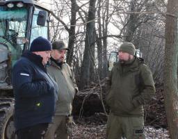 Люди працюють, незважаючи на надскладні погодні умови та небезпеку, – директор Департаменту з питань цивільного захисту, оборонної роботи та взаємодії з правоохоронними органами ОВА Сергій  Васильченко перевірив будівництво фортифікацій 