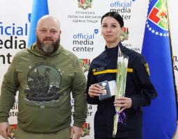 Мужність не має статі! – Олексій Харченко вручив нагороди працівницям ГУНП, СБУ та ДСНС у Луганській області