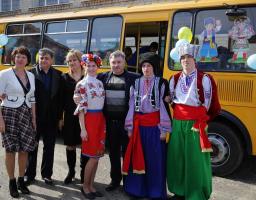 Юрій Гарбуз передав Новострільцівському НВК новий шкільний автобус та пообіцяв допомогти у розбудові Міловської школи-гімназії