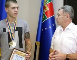 Юрій Гарбуз привітав молодого луганського боксера з чемпіонством