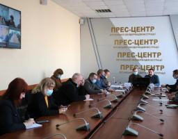 Луганська бригада територіальної оборони – перша, яка повністю готова до несення служби зі зброєю у руках, – Юлія Лапутіна провела нараду з  представниками штабу територіальної оборони