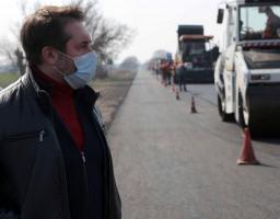 На Луганщині триває «Велике будівництво»: Сергій Гайдай проінспектував ремонт дороги в Кремінському районі