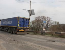 Обмеження руху для вантажівок: перелік місць відстою транспортних засобів у Луганській області