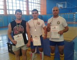 На Луганщині визначили найкращих пауерліфтерів регіону