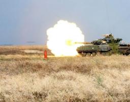 Новини АТО: на Луганщині ворог застосував танки та артилерію