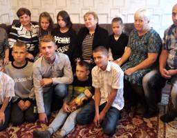 Відвідування родин, які виховують дітей-сиріт та дітей, позбавлених батьківського піклування.