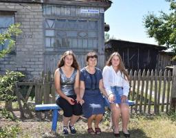 На Старобільщині сестри-сироти знайшли свою родину