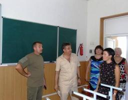 Перевірено Попаснянські ЗОШ: проблеми освітніх закладів вирішує обласна влада 