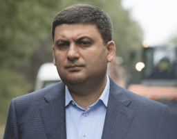 Володимир Гройсман: Уряд затвердить до кінця року стратегію розвитку українських доріг та консолідує ресурси для продовження масштабного будівництва доріг в Україні