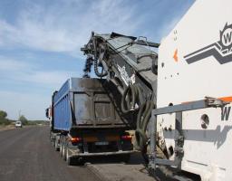 Велике будівництво: на маршруті Старобільськ – Новоайдар відновлюють дорожнє покриття