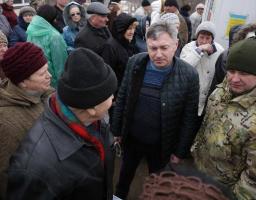 Юрій Гарбуз відвідав великодній ярмарок та контрольно-пропускний пункт у Станиці Луганській