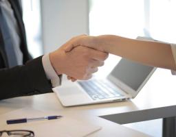 Українці, які залишилися без роботи через вимушену зміну місця проживання, можуть отримати комплексну підтримку