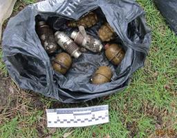 У місті Щастя правоохоронці виявили схованку з боєприпасами