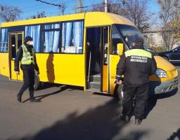 Патрульні Луганщини продовжують контролювати дотримання карантинних вимог