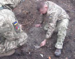 Окупанти знову стріляють по мирних мешканцях: пошкоджені три будинки у с. Новозванівка Попаснянської територіальної громади