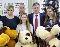 Новорічний подарунок для дітей-сиріт та дітей, позбавлених батьківського піклування