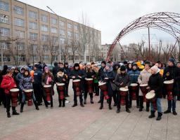 Почути голоси постраждалих від насильства: у Сєвєродонецьку відбувся флеш-моб у рамках акції «16 днів проти насильства»