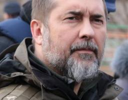 Ми продовжуємо евакуювати людей навіть при подвійній небезпеці. Займайте місця, поки поїздів і вцілілих автобусів достатньо. Не чекайте до останнього, – Сергій Гайдай про роботу гуманітарних коридорів 14 квітня