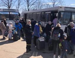 Сергій Гайдай: близько 650 жителів Луганщини евакуйовані сьогодні до західних областей