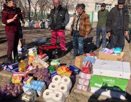 На Луганщині працюють 11 волонтерських штабів, до населених пунктів, де тривають бойові дії, гуманітарну допомогу населенню доставляють автотранспортом