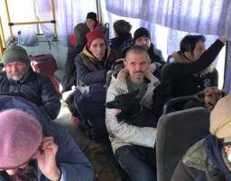 Поїздом із Новозолотарівки сьогодні евакуйовані 144 жителя області